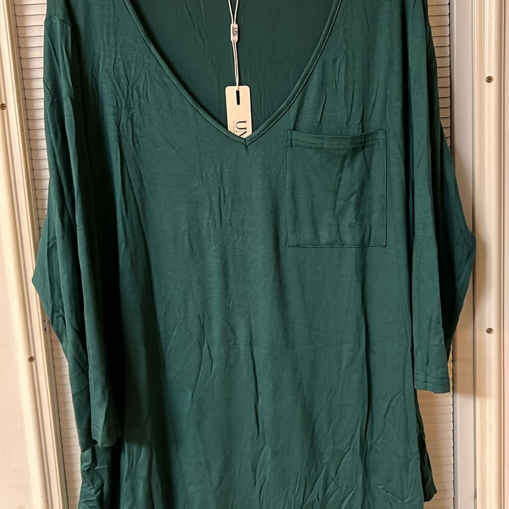 3/$20 NWT  Women’s tunic style Tee with 1/4 sleeves, breast pocket SZ XL